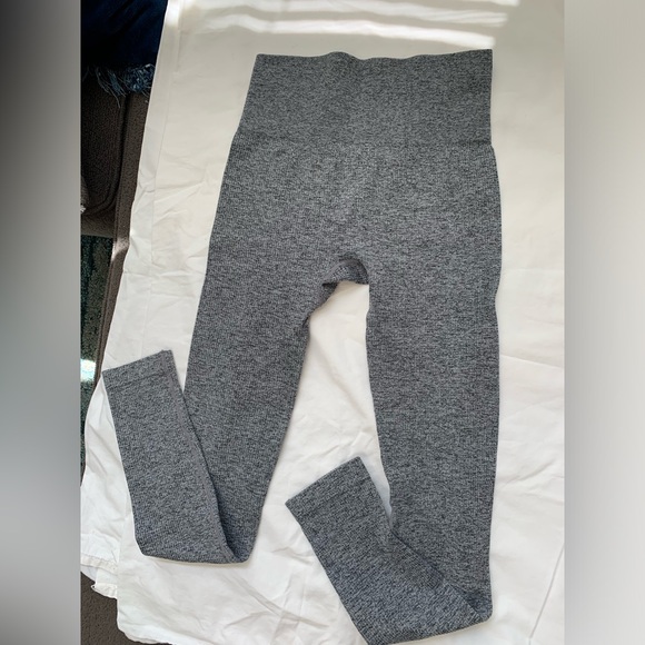 Two Pair Seamless Leggings 🌴 - Picture 2 of 8